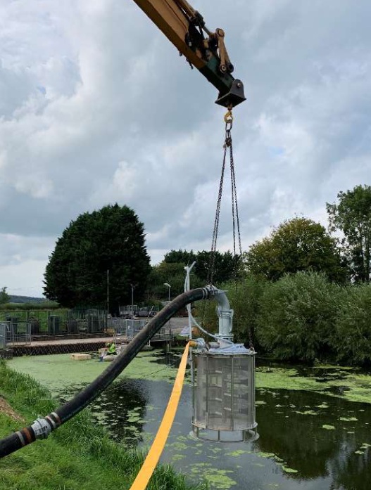 Rotorflush eel screen being lifted into place for trials by the Environment Agency
