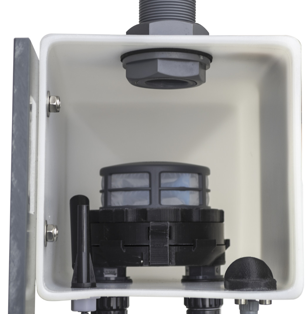 Inside the RF100ANQ Self-cleaning Filter Tank