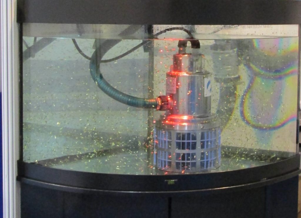 Demonstration of Omnia filterpump in a tank