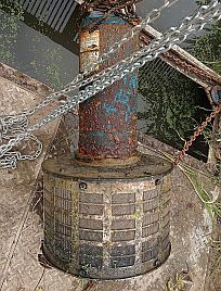 Dirty water pump with inbuilt backwash filter