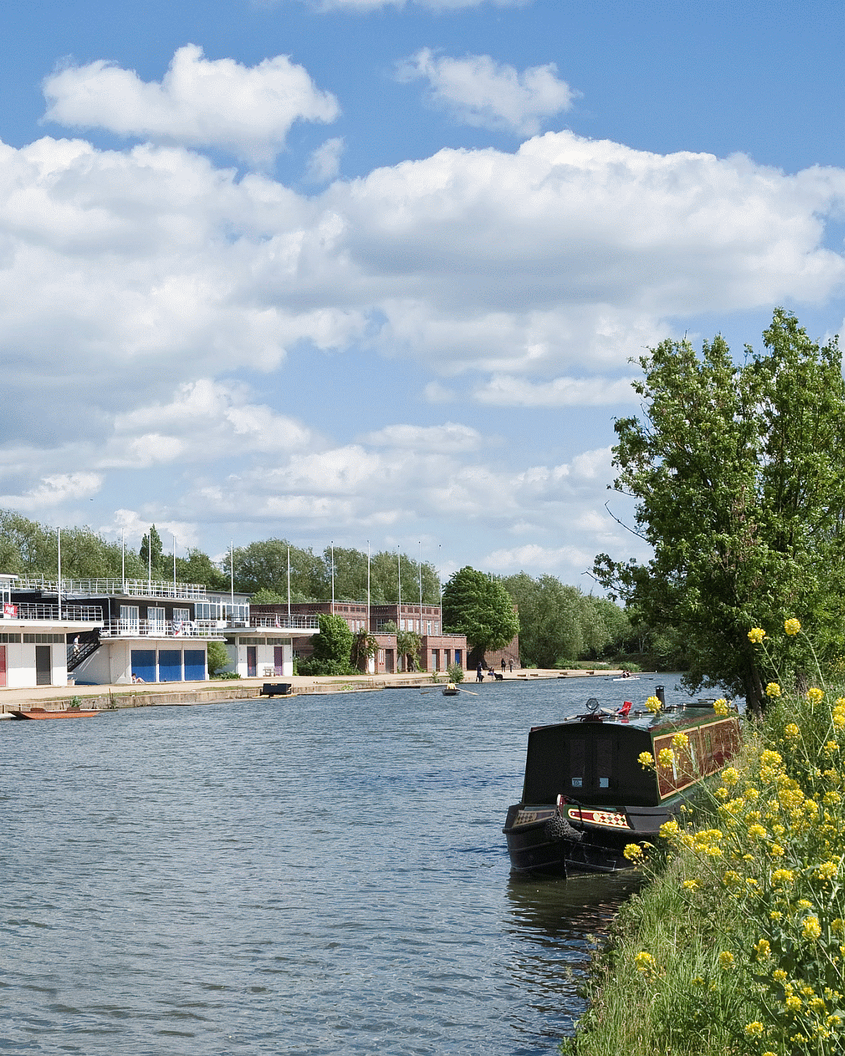 Agreeable river-side district heat pump location