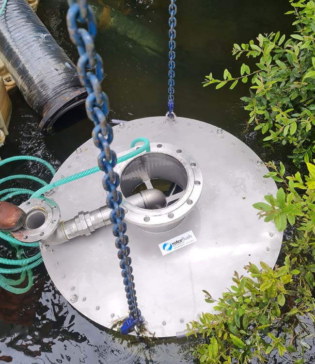 Installation with lifting chains