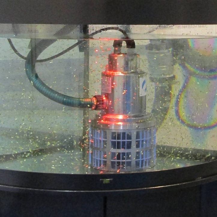 Demonstration of Omnia filterpump in a tank