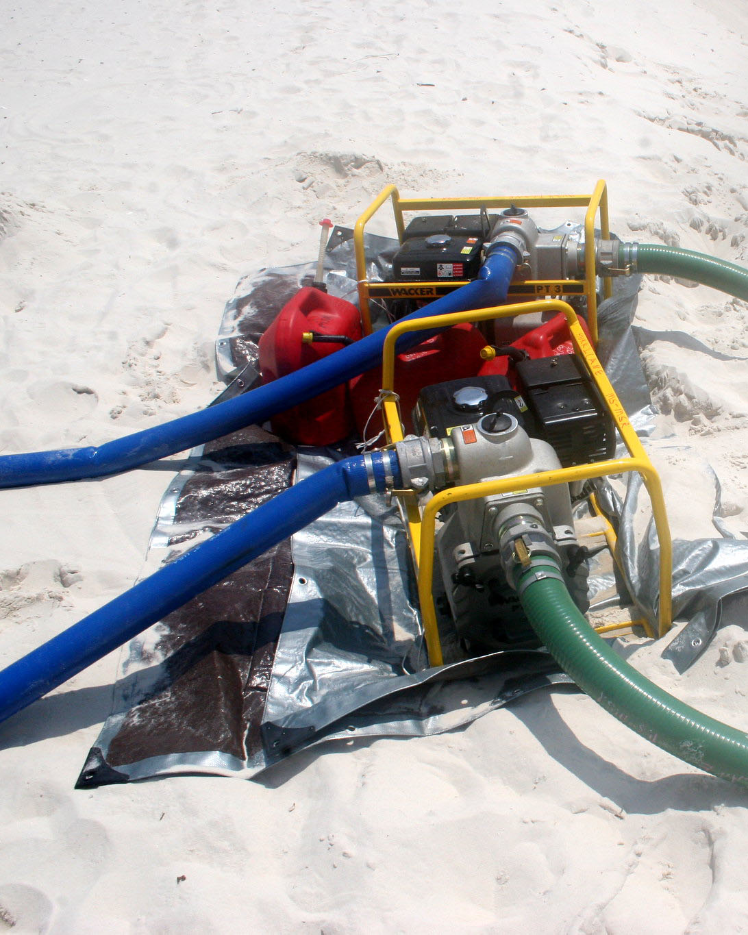 Petrol Powered Trash Pump courtesy of Photo credit: USFWS, Greg Thompson, https://creativecommons.org/licenses/by/2.0/deed.en